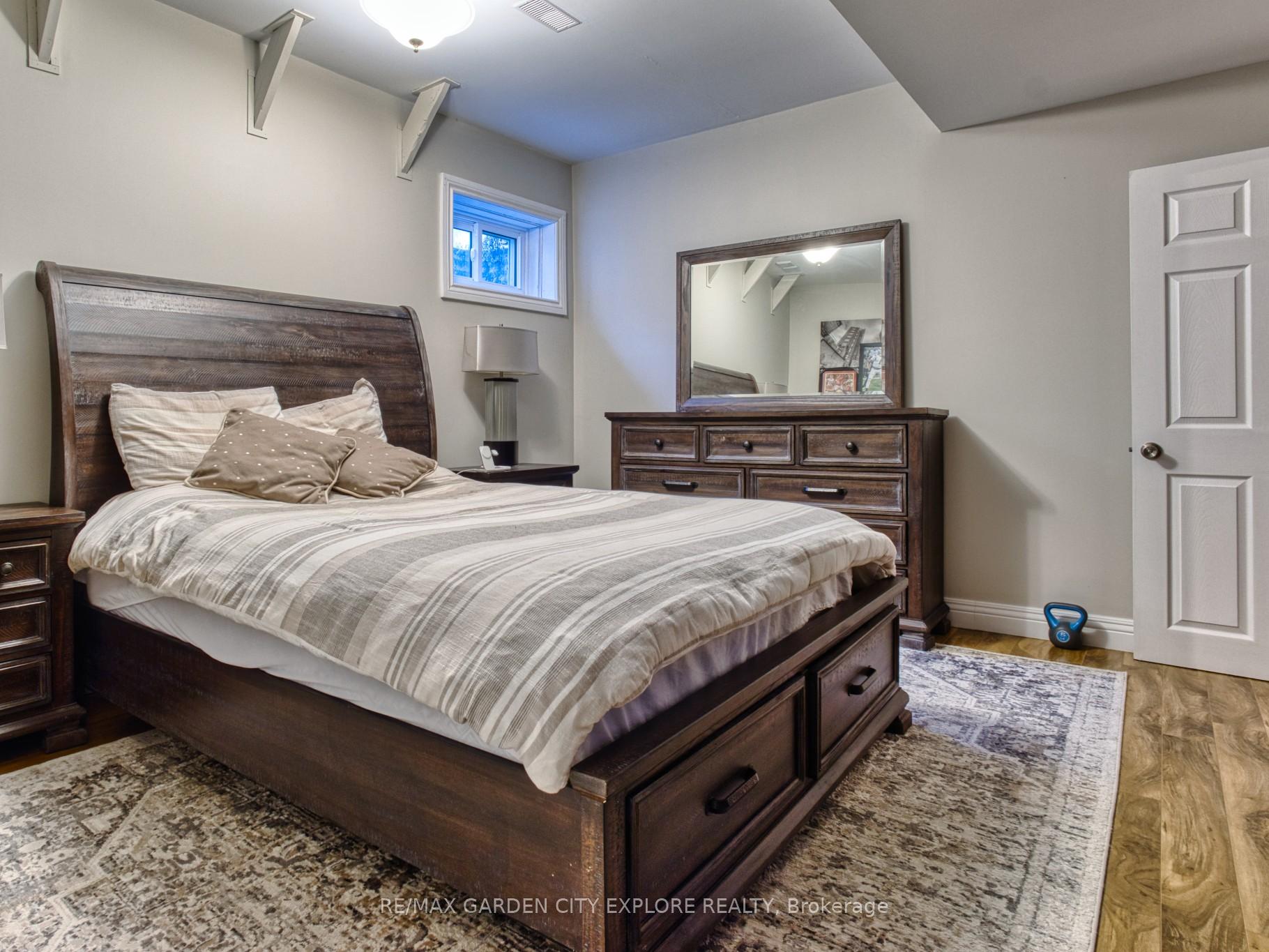 Photo 36 of 19 Southgate Circle, St. Catharines, Burleigh Hill — HOMEH