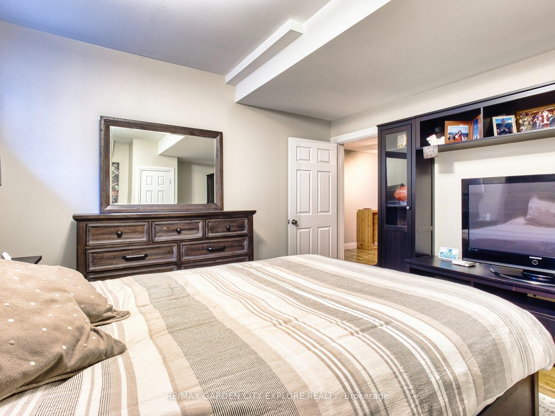 Photo 49 of 19 Southgate Circle, St. Catharines, Burleigh Hill — HOMEH