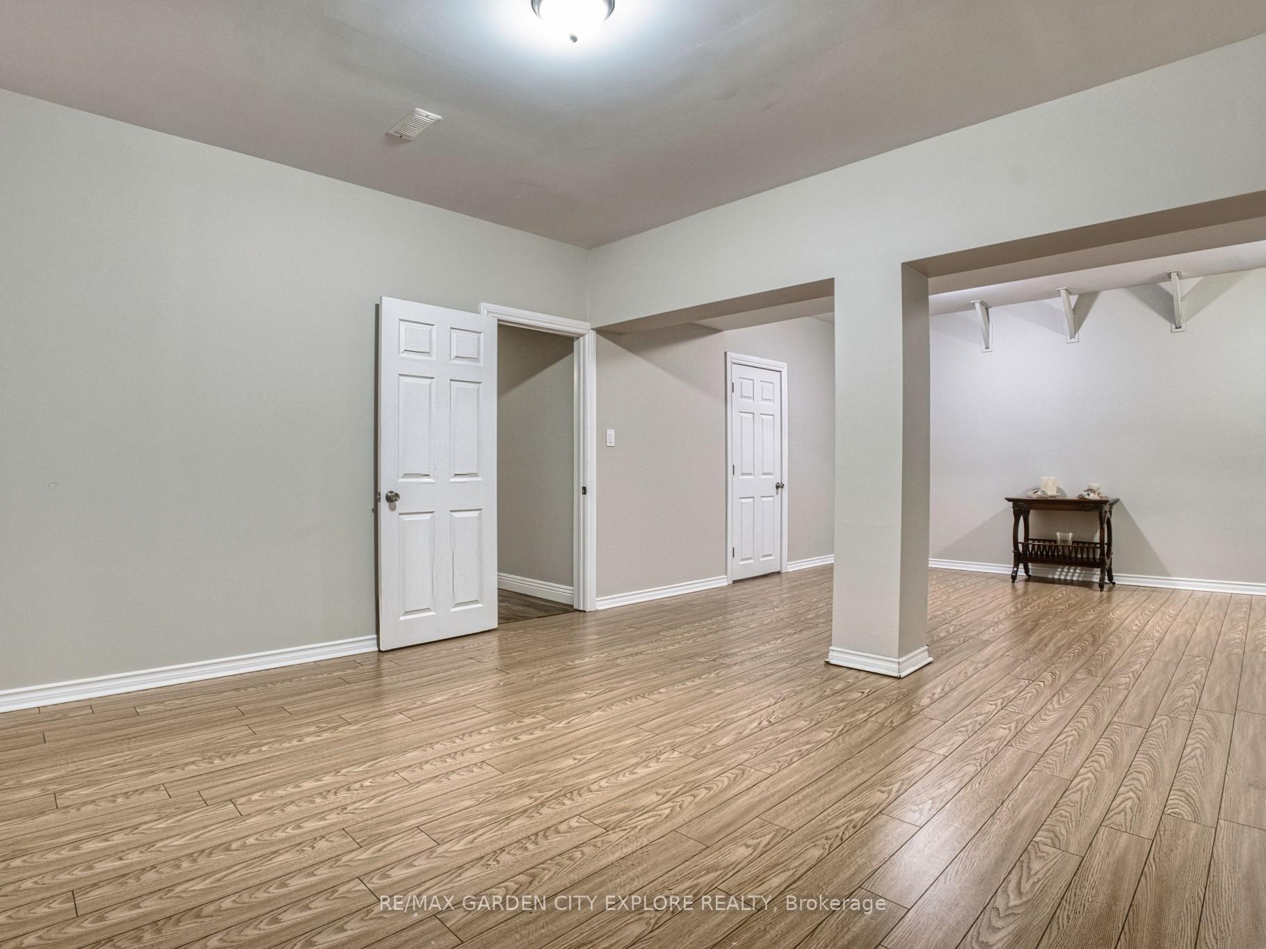 Photo 26 of 19 Southgate Circle, St. Catharines, Burleigh Hill — HOMEH