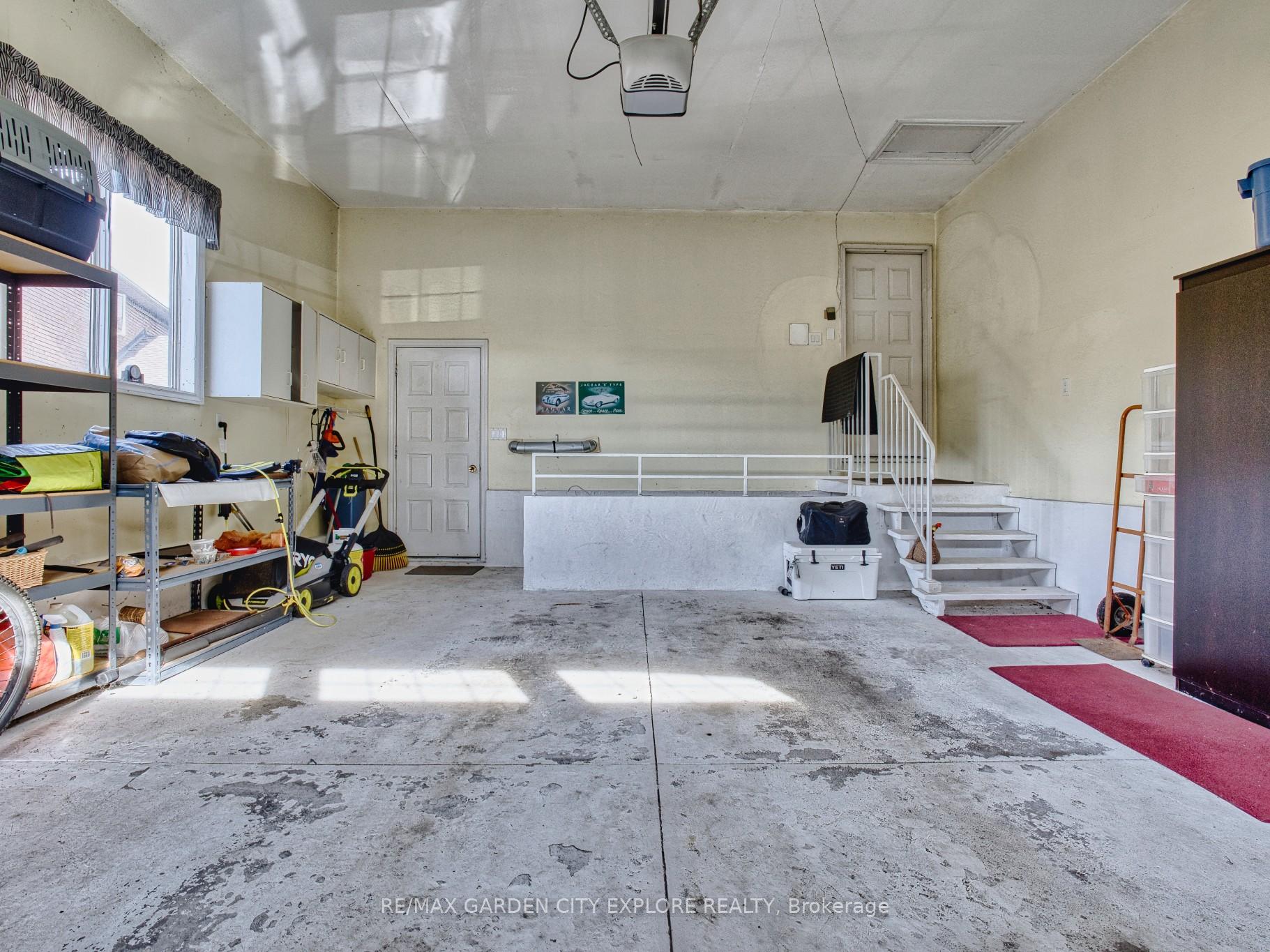 Photo 23 of 19 Southgate Circle, St. Catharines, Burleigh Hill — HOMEH