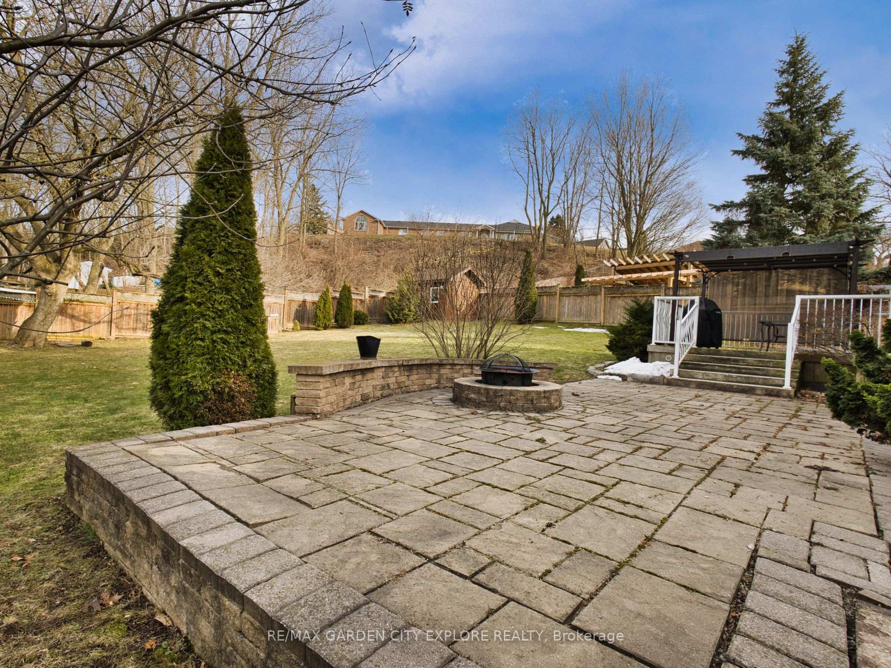 Photo 50 of 19 Southgate Circle, St. Catharines, Burleigh Hill — HOMEH