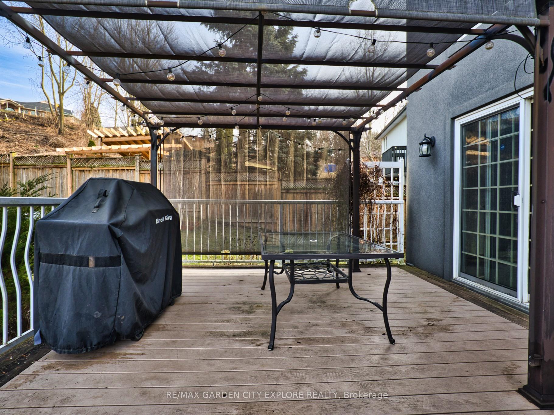 Photo 29 of 19 Southgate Circle, St. Catharines, Burleigh Hill — HOMEH