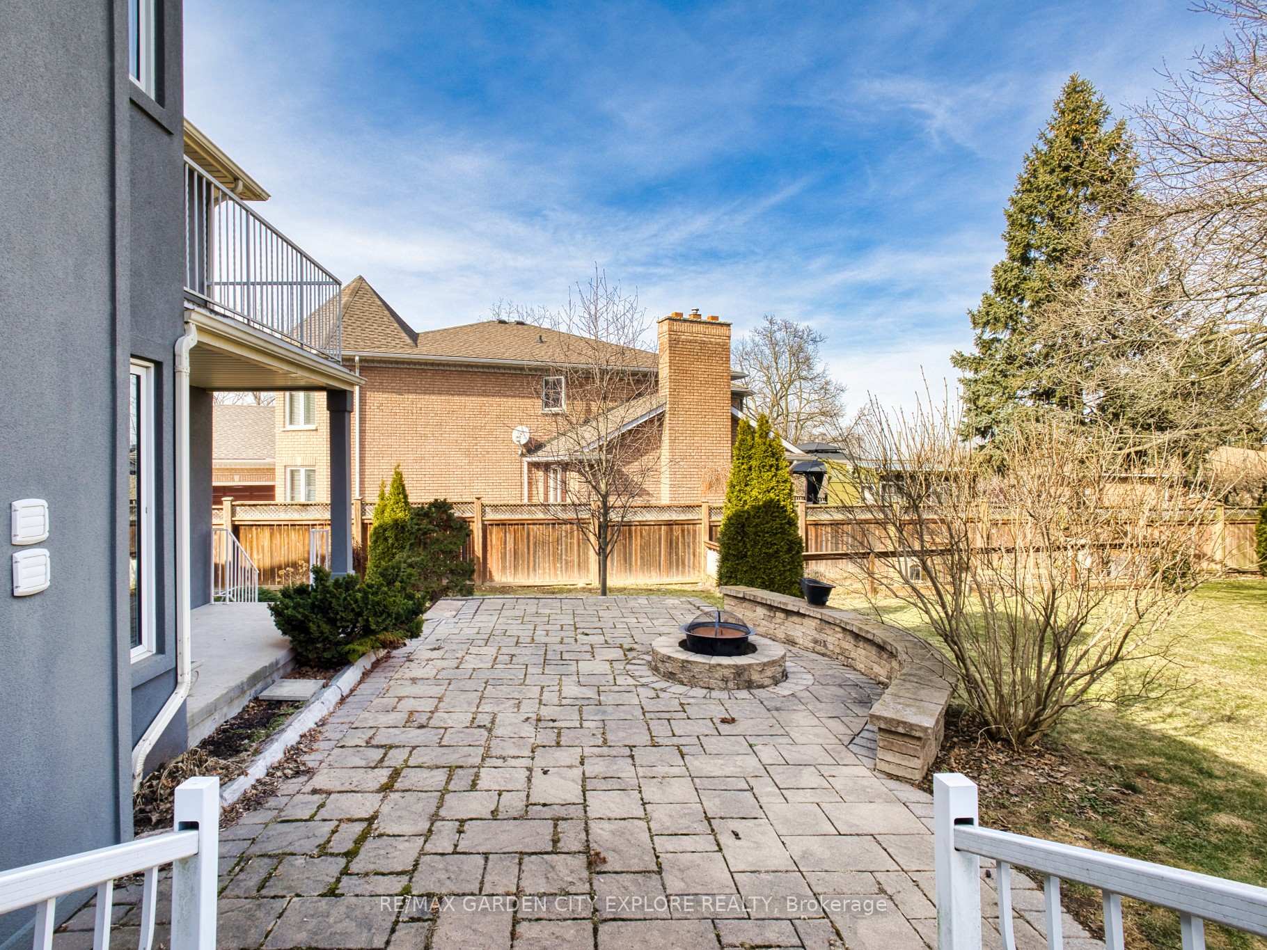 Photo 27 of 19 Southgate Circle, St. Catharines, Burleigh Hill — HOMEH