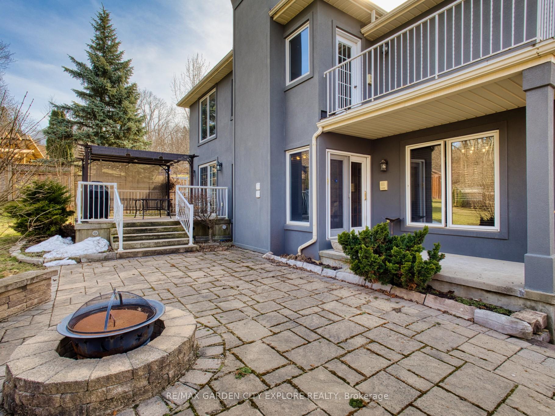 Photo 30 of 19 Southgate Circle, St. Catharines, Burleigh Hill — HOMEH