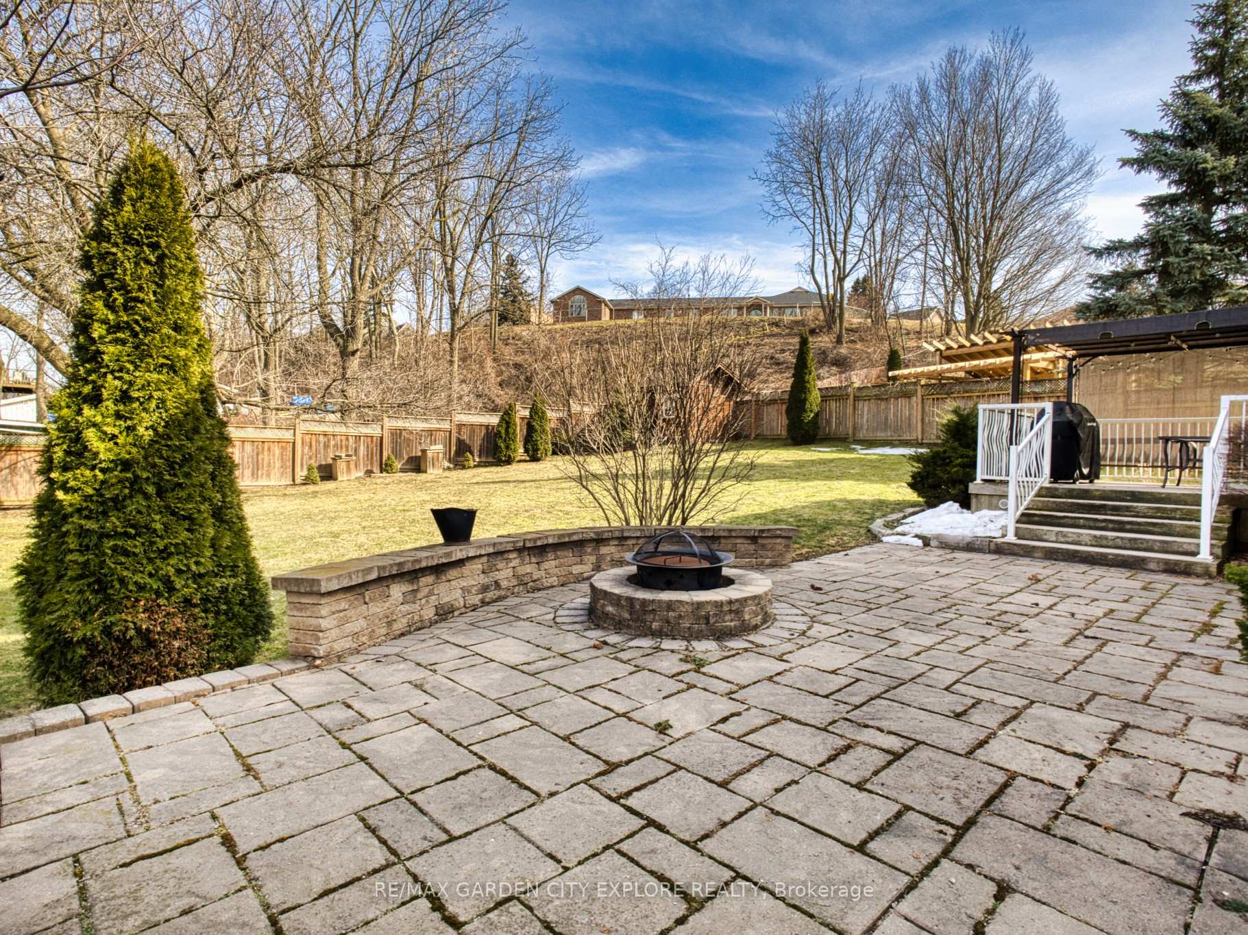 Photo 44 of 19 Southgate Circle, St. Catharines, Burleigh Hill — HOMEH