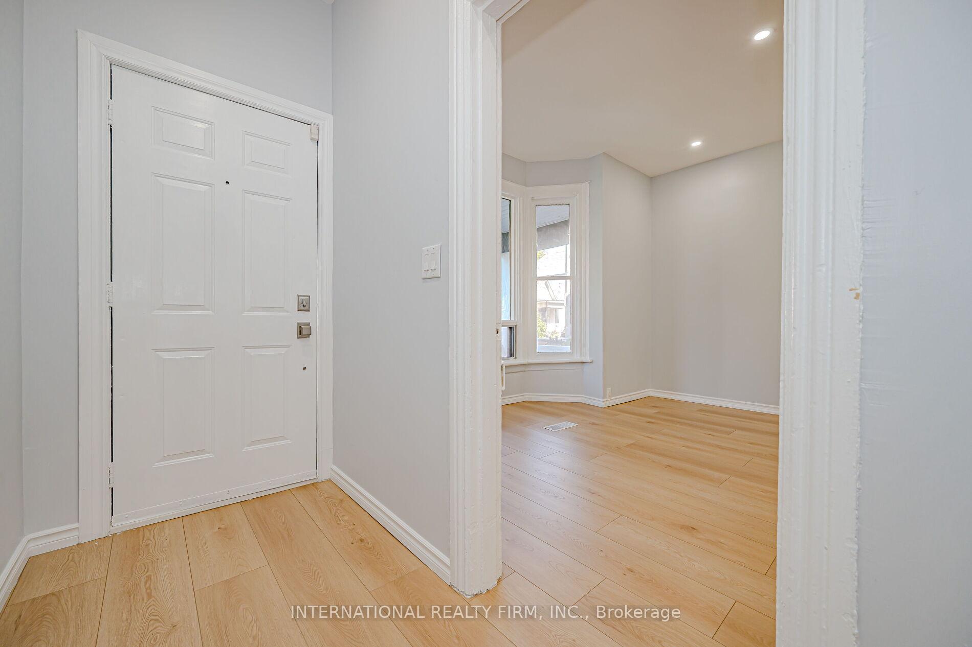 Photo 3 of 294 Emerald Street N, Hamilton, Landsdale — HOMEH