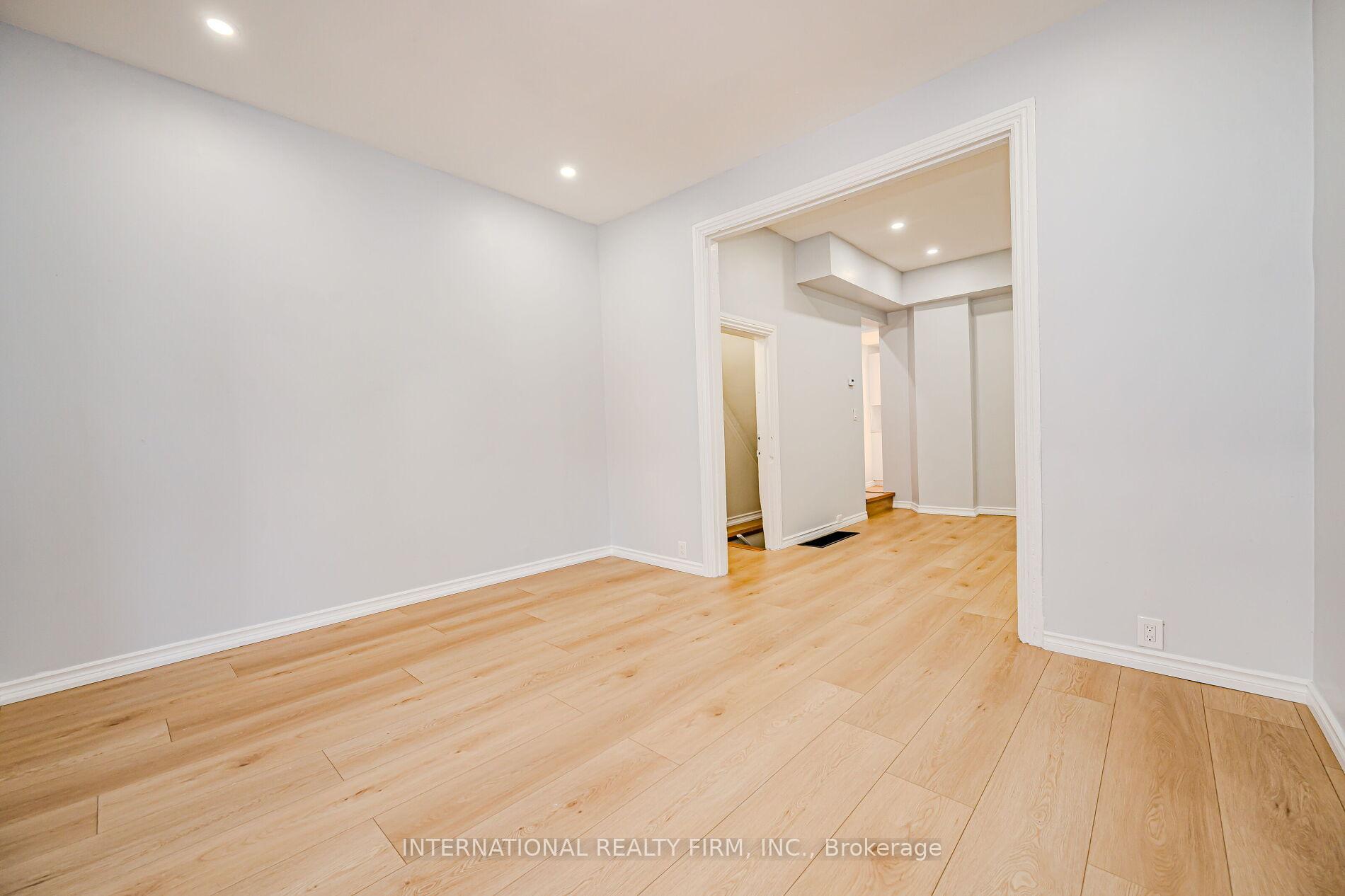 Photo 2 of 294 Emerald Street N, Hamilton, Landsdale — HOMEH