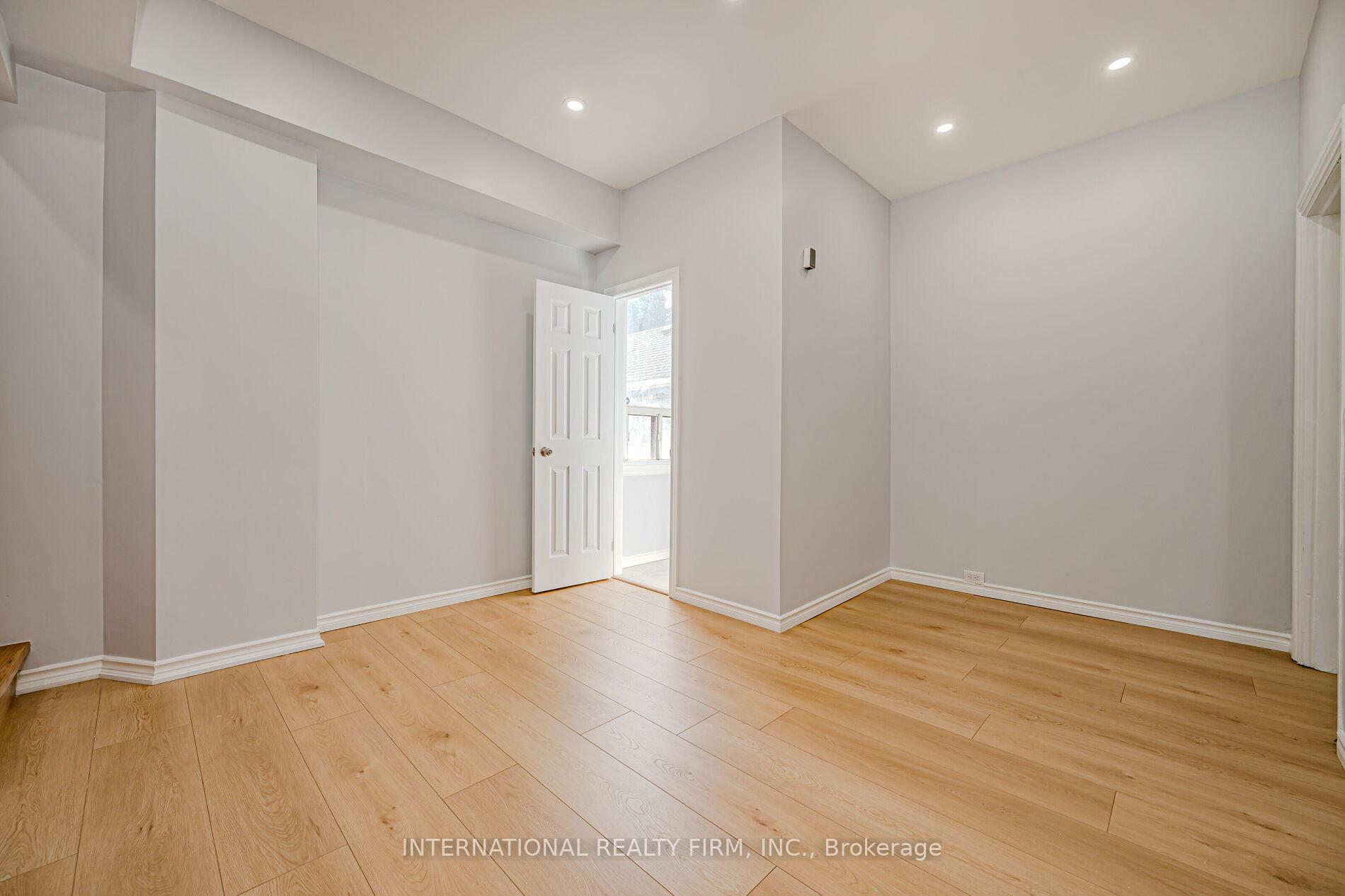 Photo 15 of 294 Emerald Street N, Hamilton, Landsdale — HOMEH