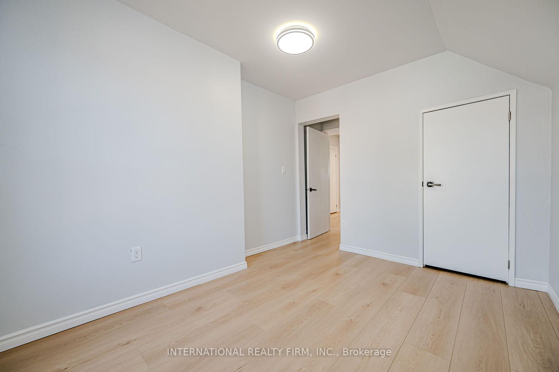 Photo 17 of 294 Emerald Street N, Hamilton, Landsdale — HOMEH