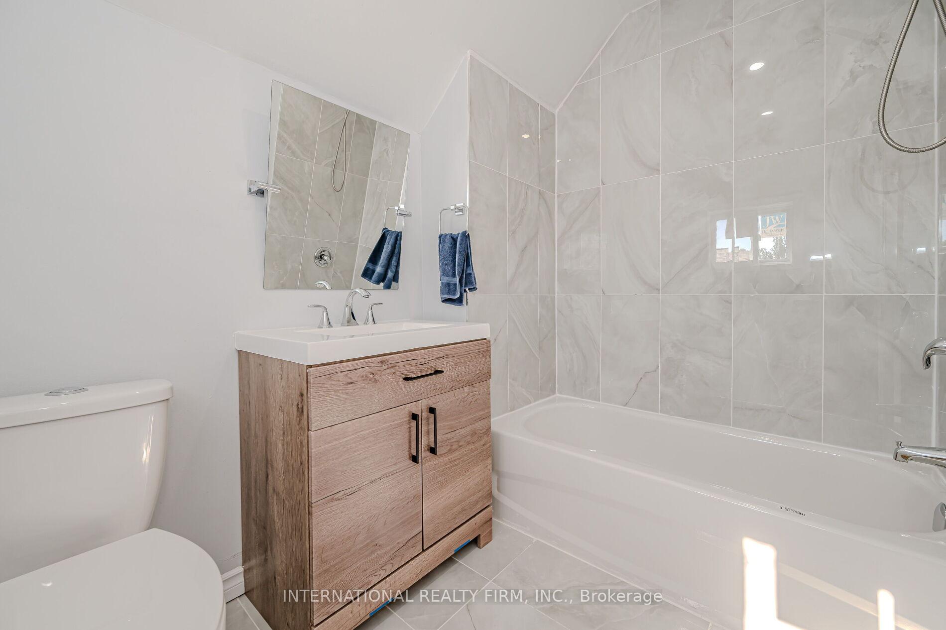 Photo 11 of 294 Emerald Street N, Hamilton, Landsdale — HOMEH