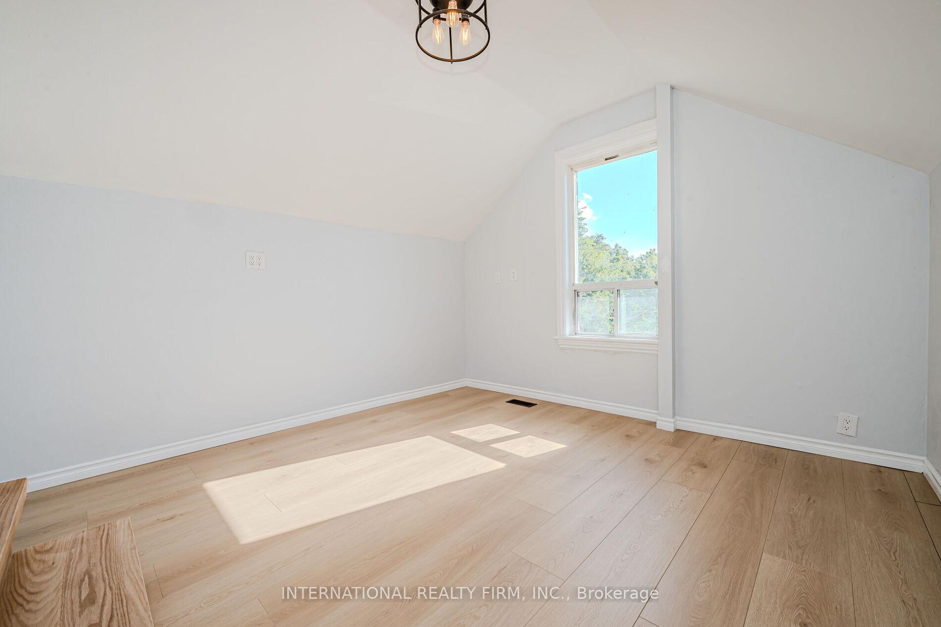 Photo 24 of 294 Emerald Street N, Hamilton, Landsdale — HOMEH