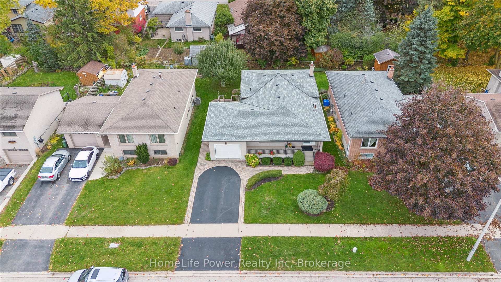 Photo 3 of 28 Matthew Drive, Guelph, Willow West/Sugarbush/West Acres — HOMEH