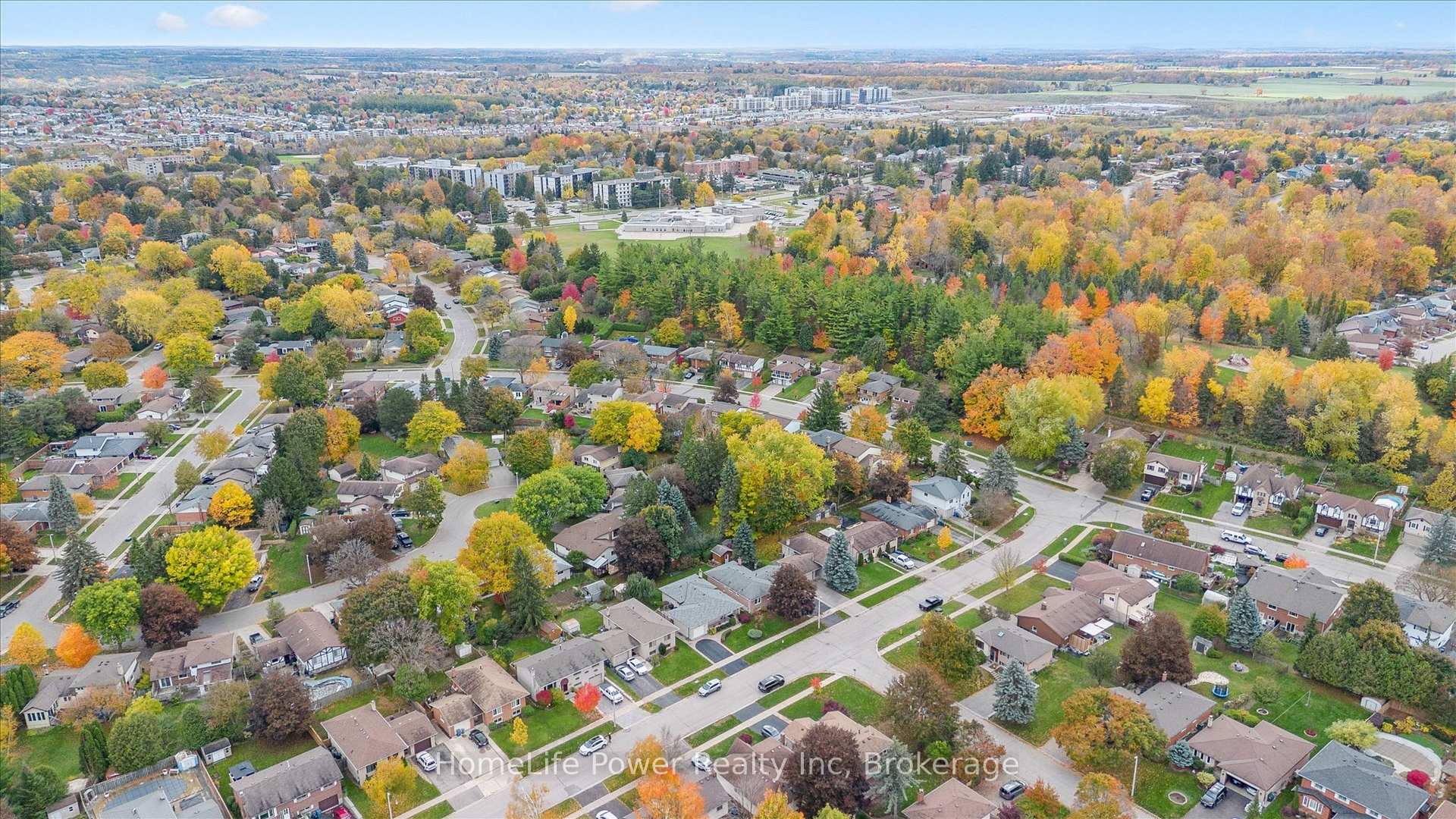 Photo 4 of 28 Matthew Drive, Guelph, Willow West/Sugarbush/West Acres — HOMEH