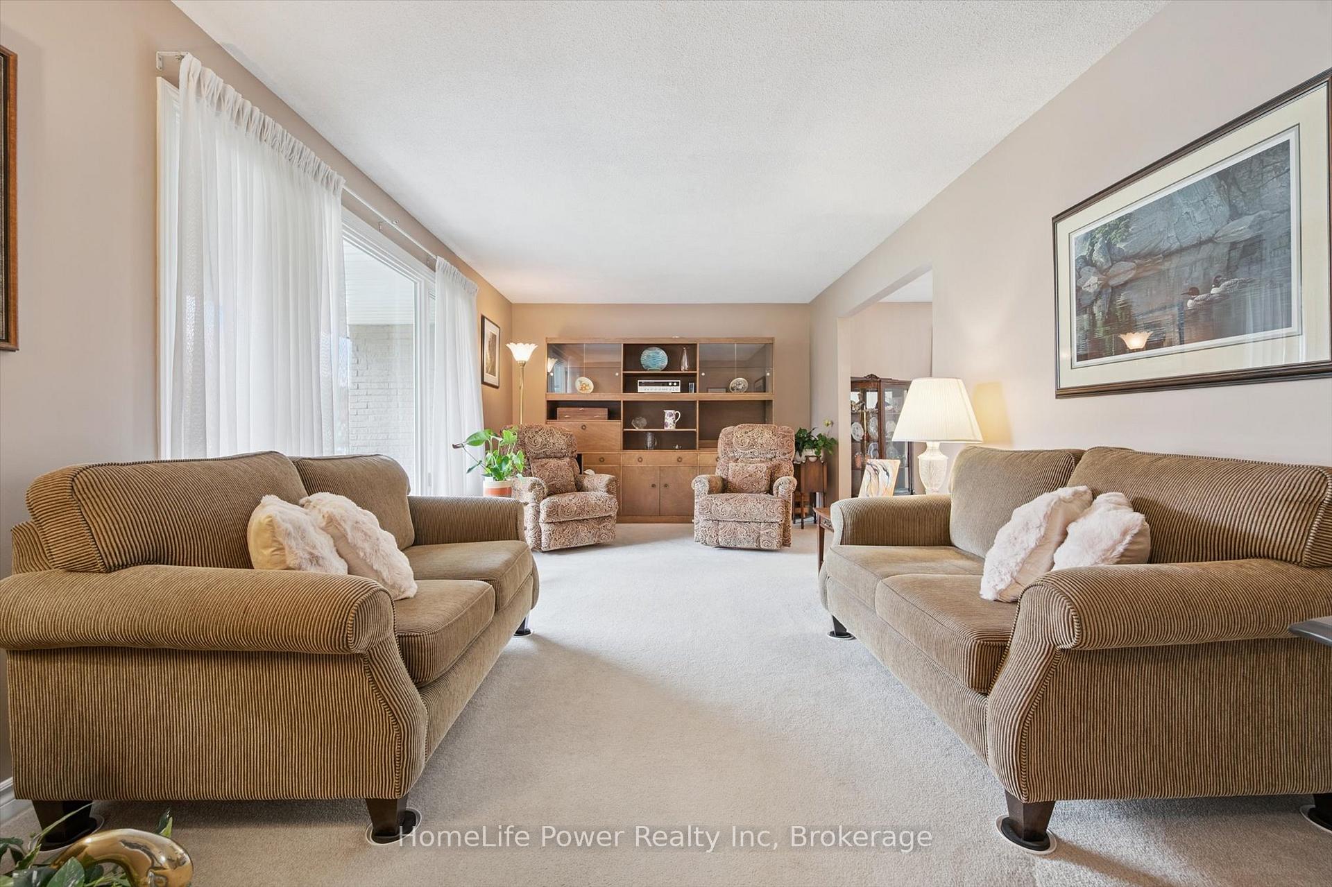 Photo 10 of 28 Matthew Drive, Guelph, Willow West/Sugarbush/West Acres — HOMEH