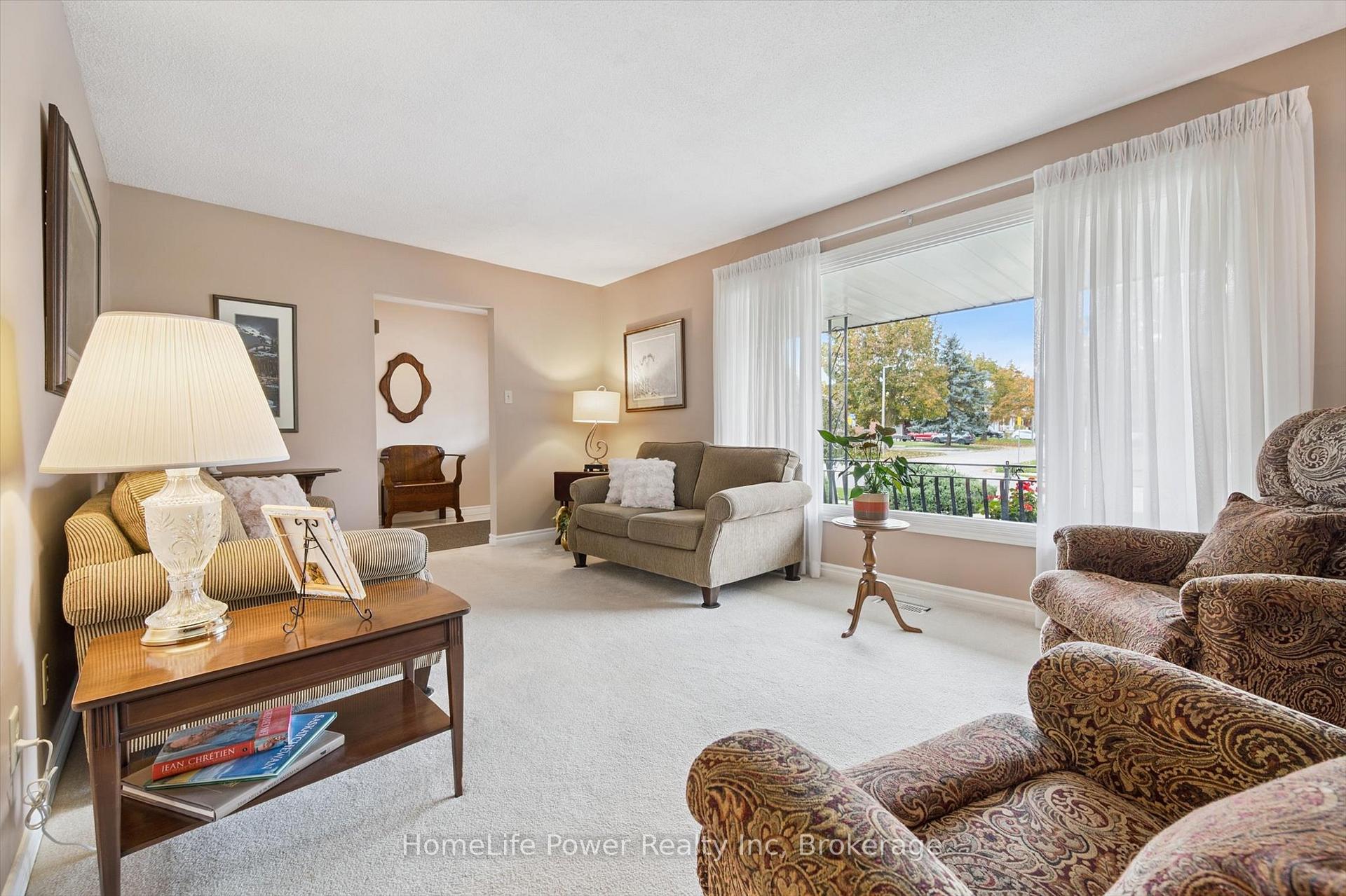 Photo 12 of 28 Matthew Drive, Guelph, Willow West/Sugarbush/West Acres — HOMEH