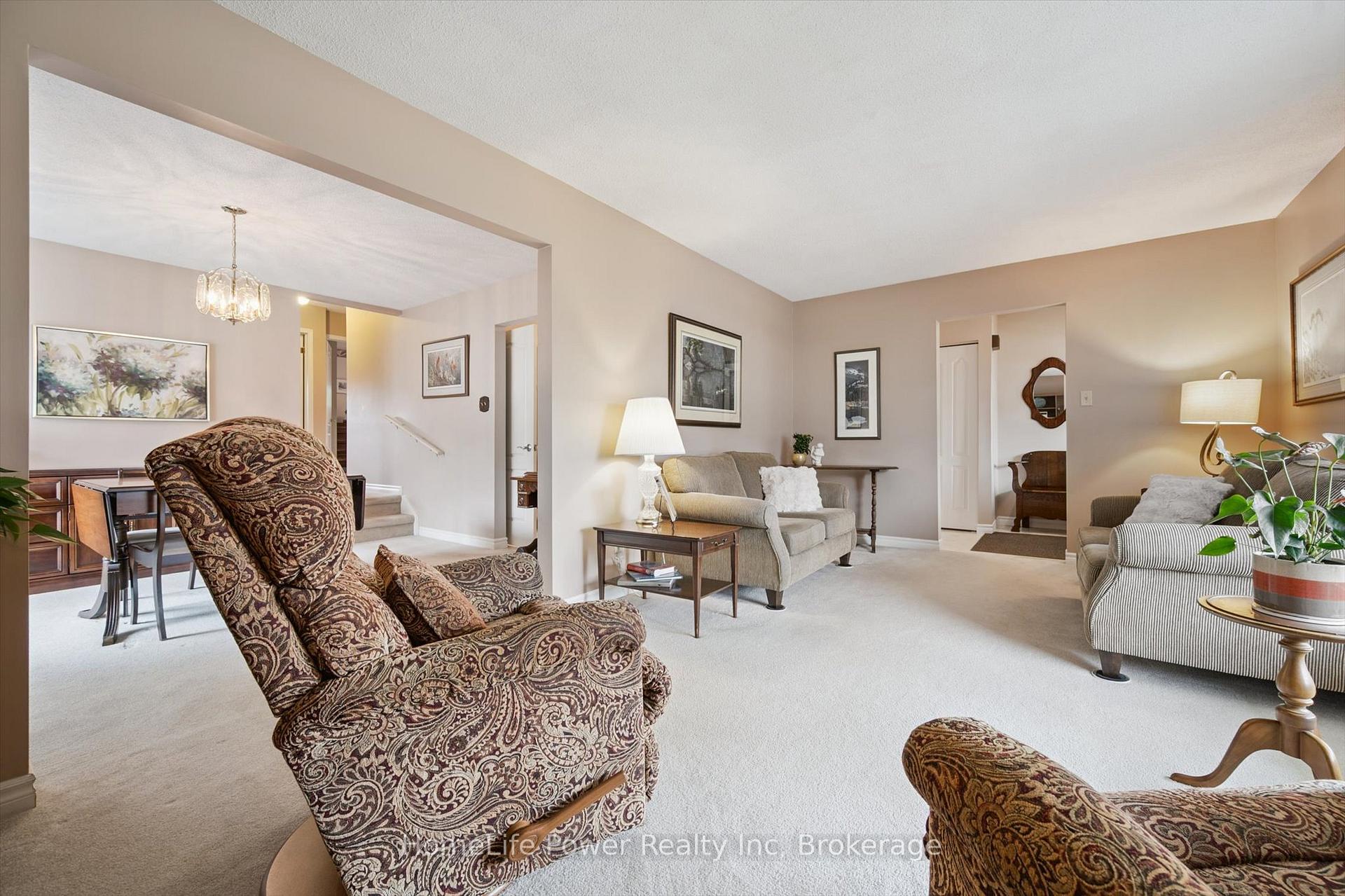 Photo 13 of 28 Matthew Drive, Guelph, Willow West/Sugarbush/West Acres — HOMEH