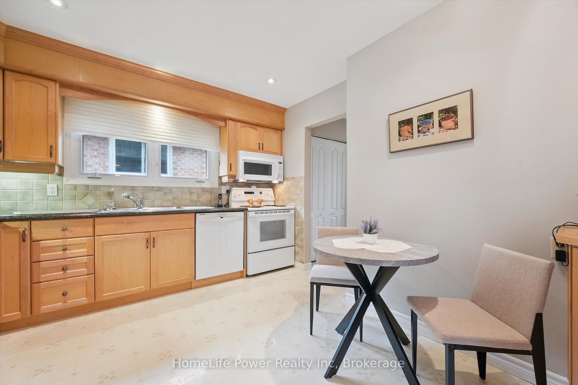 Photo 18 of 28 Matthew Drive, Guelph, Willow West/Sugarbush/West Acres — HOMEH