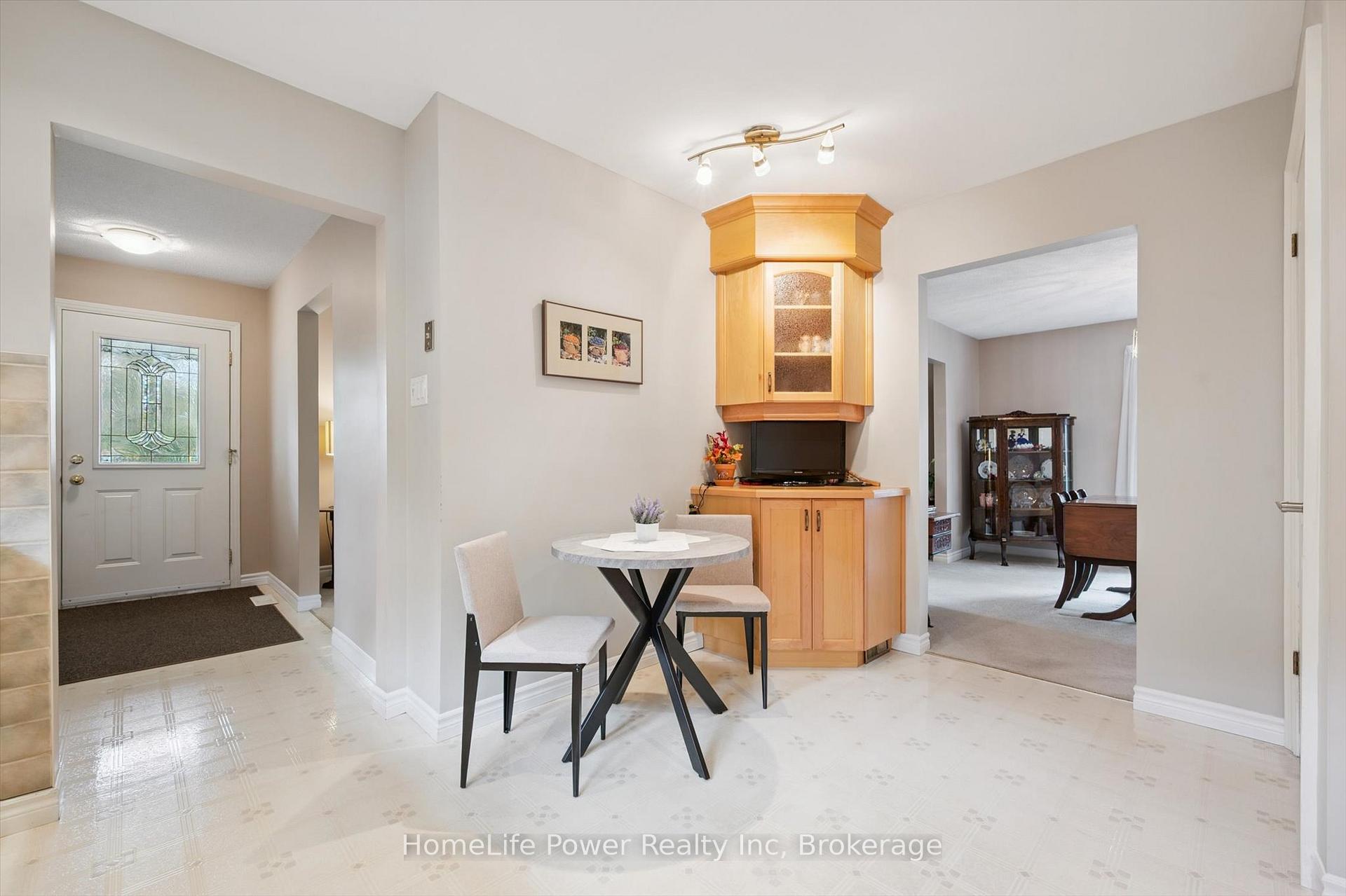 Photo 21 of 28 Matthew Drive, Guelph, Willow West/Sugarbush/West Acres — HOMEH