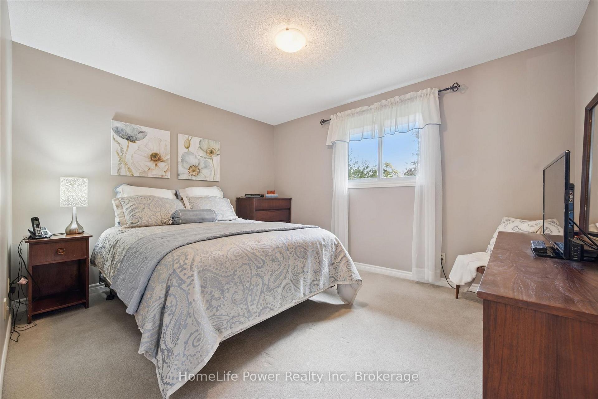 Photo 22 of 28 Matthew Drive, Guelph, Willow West/Sugarbush/West Acres — HOMEH