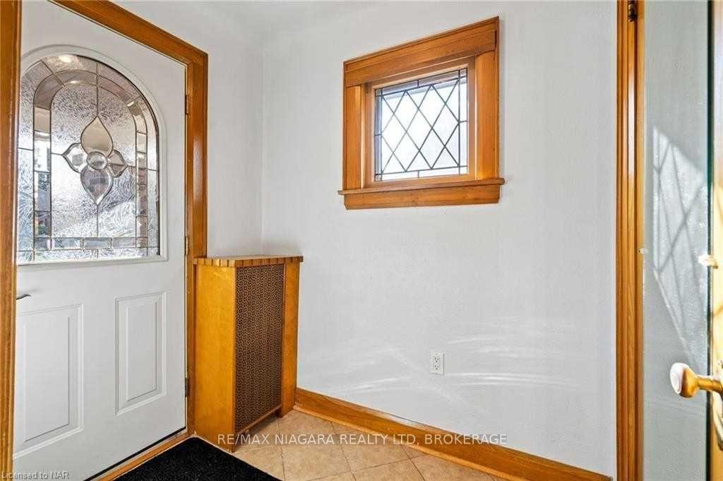 Photo 10 of 45 Linden Street, St. Catharines, Downtown — HOMEH