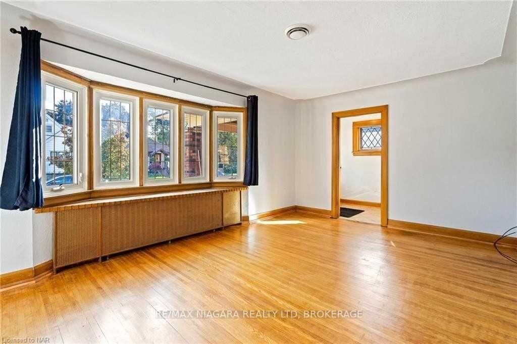 Photo 3 of 45 Linden Street, St. Catharines, Downtown — HOMEH