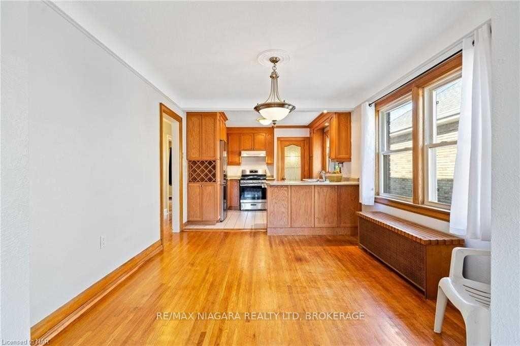Photo 5 of 45 Linden Street, St. Catharines, Downtown — HOMEH