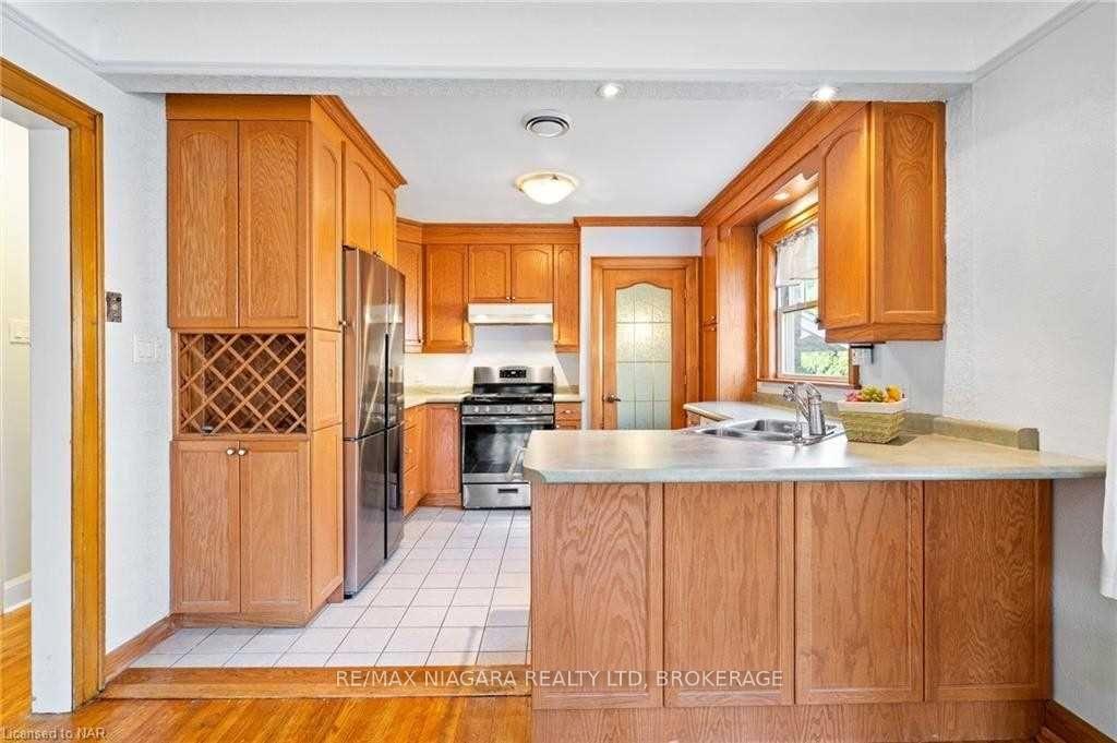 Photo 25 of 45 Linden Street, St. Catharines, Downtown — HOMEH