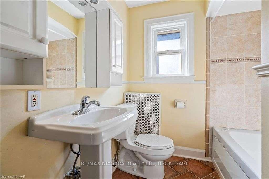 Photo 11 of 45 Linden Street, St. Catharines, Downtown — HOMEH