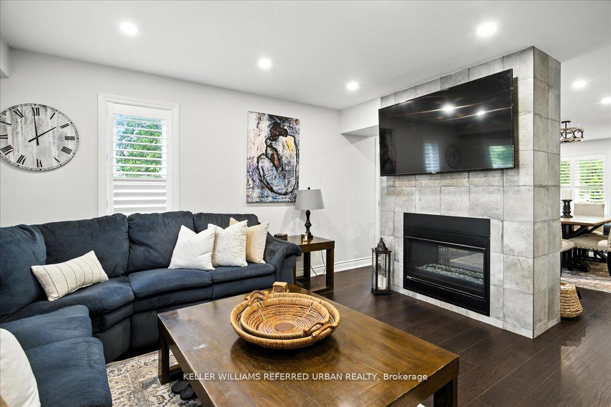 Photo 12 of 373 Pinnacle Trail, Aurora, Bayview Wellington — HOMEH