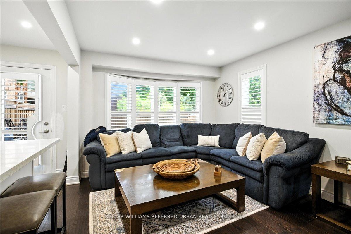 Photo 13 of 373 Pinnacle Trail, Aurora, Bayview Wellington — HOMEH