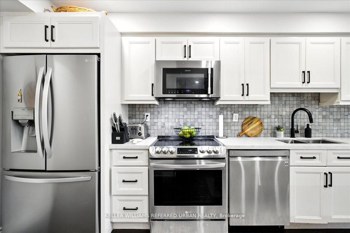 Photo 14 of 373 Pinnacle Trail, Aurora, Bayview Wellington — HOMEH