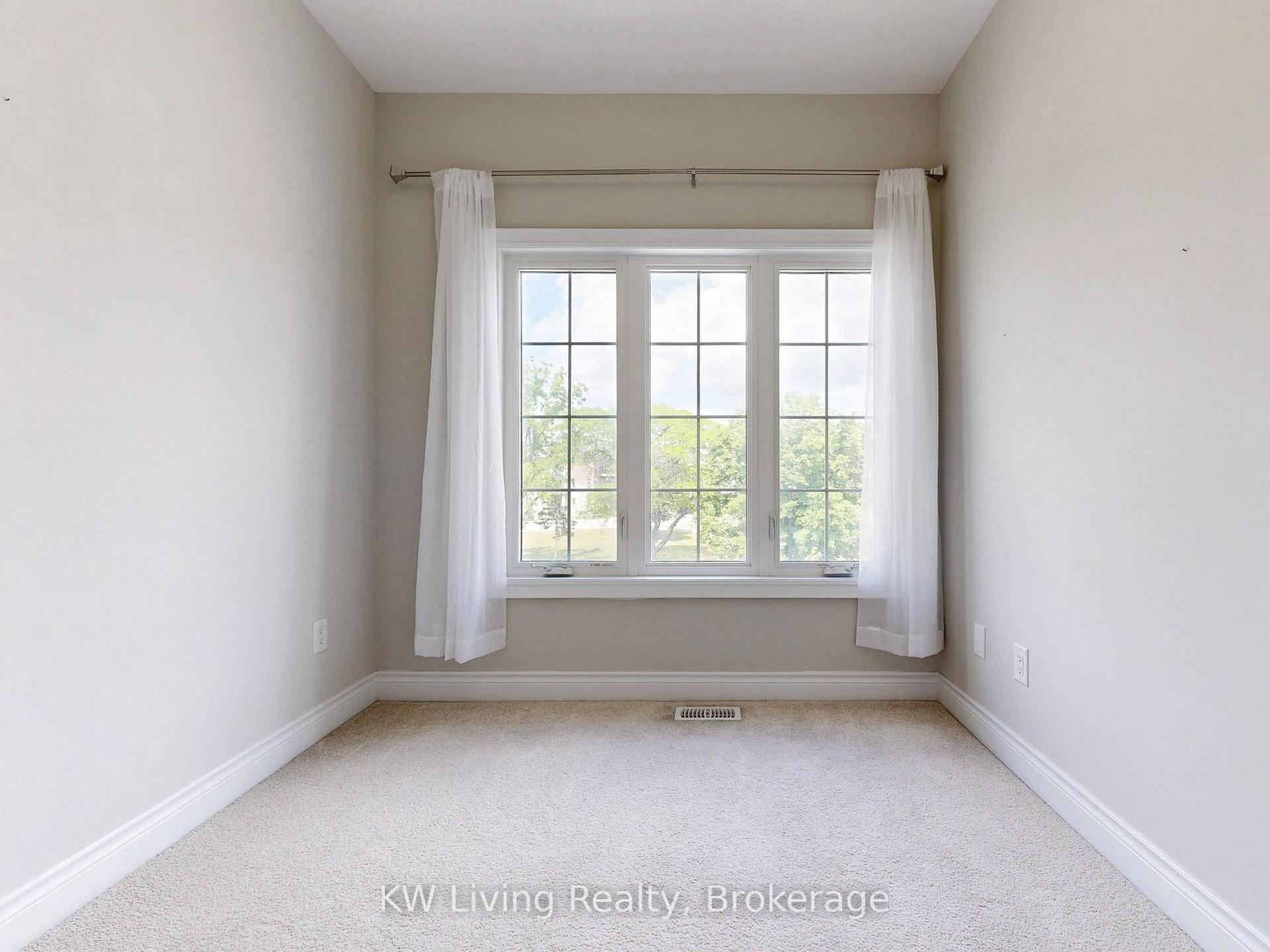Photo 18 of 27 New Yorkton Avenue, Markham, Angus Glen — HOMEH