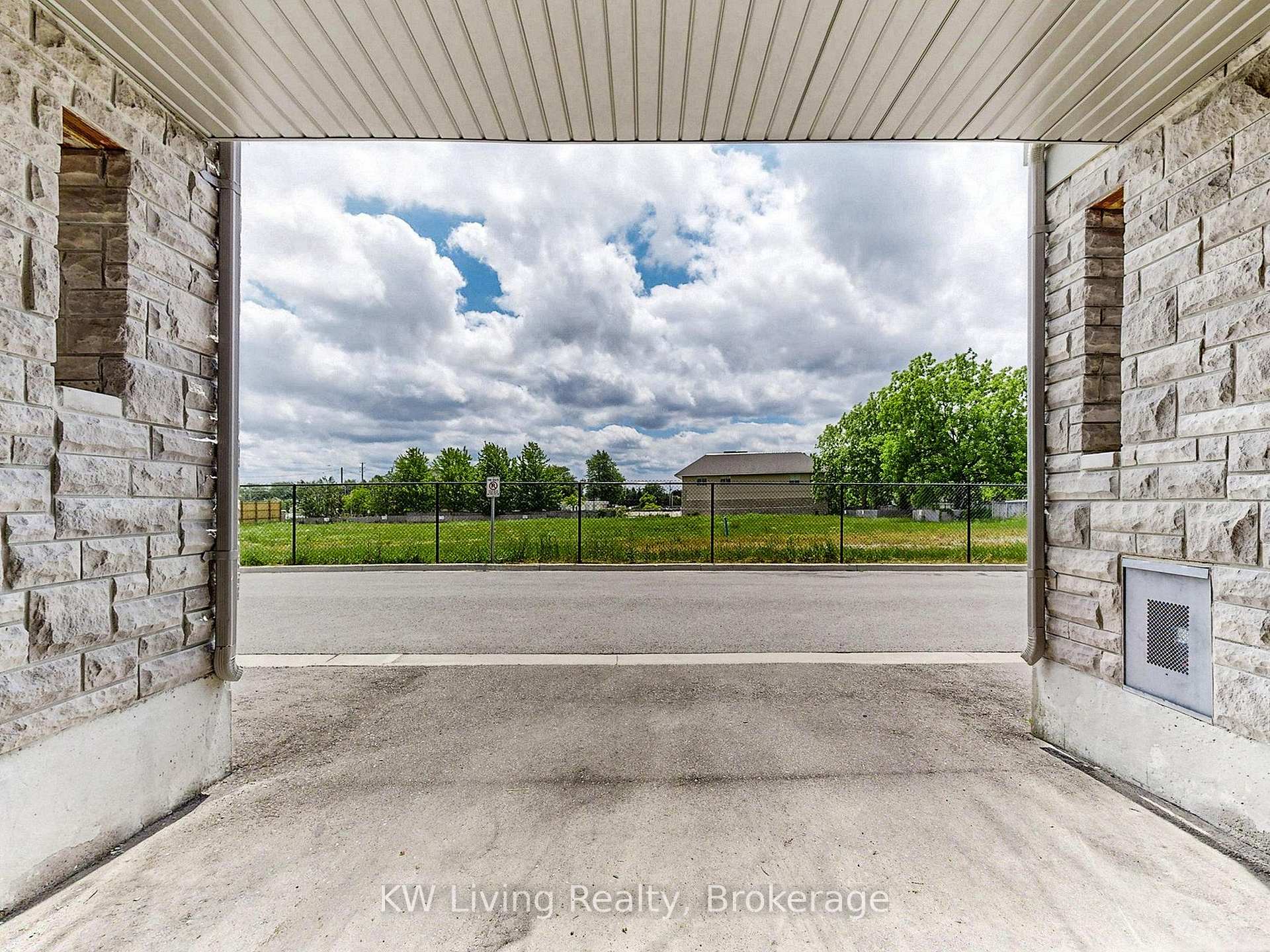 Photo 23 of 27 New Yorkton Avenue, Markham, Angus Glen — HOMEH
