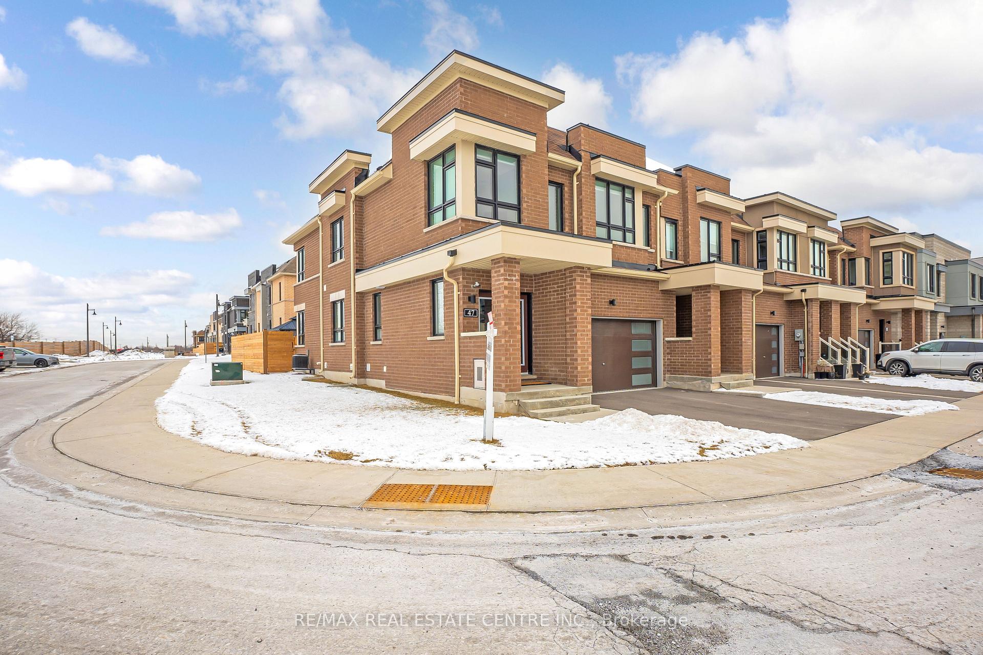 Photo 9 of 47 Caspian Square, Clarington, Bowmanville — HOMEH