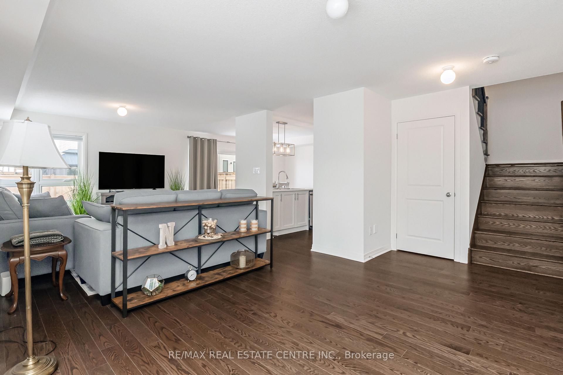 Photo 14 of 47 Caspian Square, Clarington, Bowmanville — HOMEH
