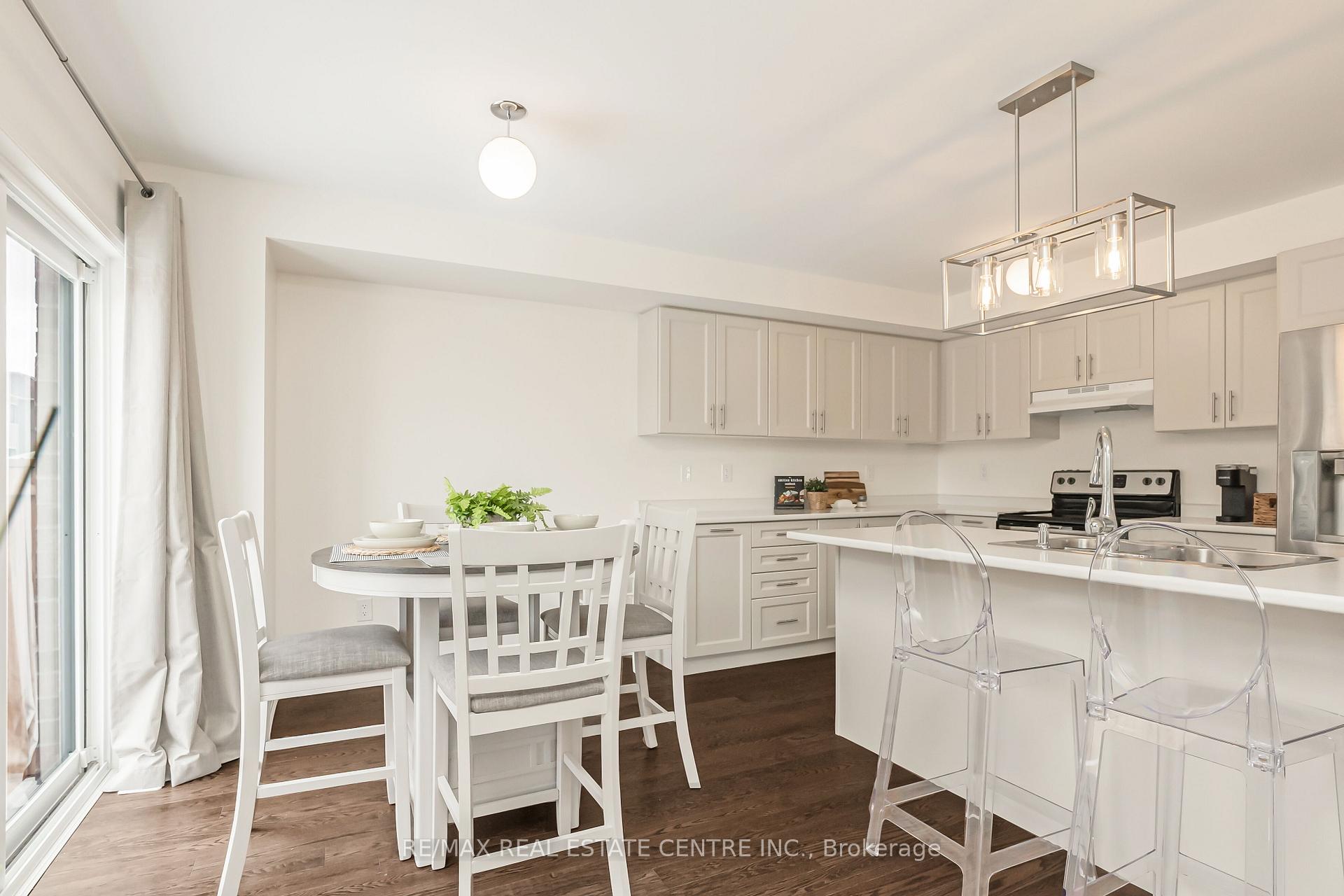 Photo 12 of 47 Caspian Square, Clarington, Bowmanville — HOMEH
