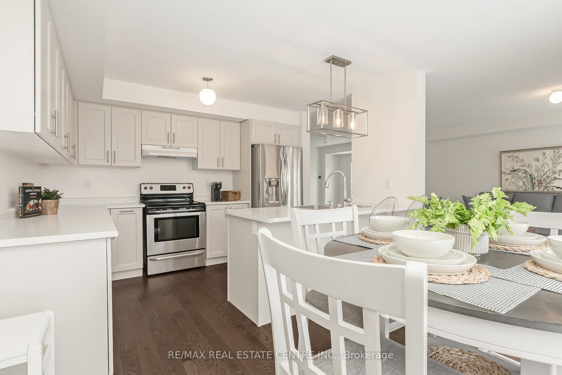 Photo 6 of 47 Caspian Square, Clarington, Bowmanville — HOMEH