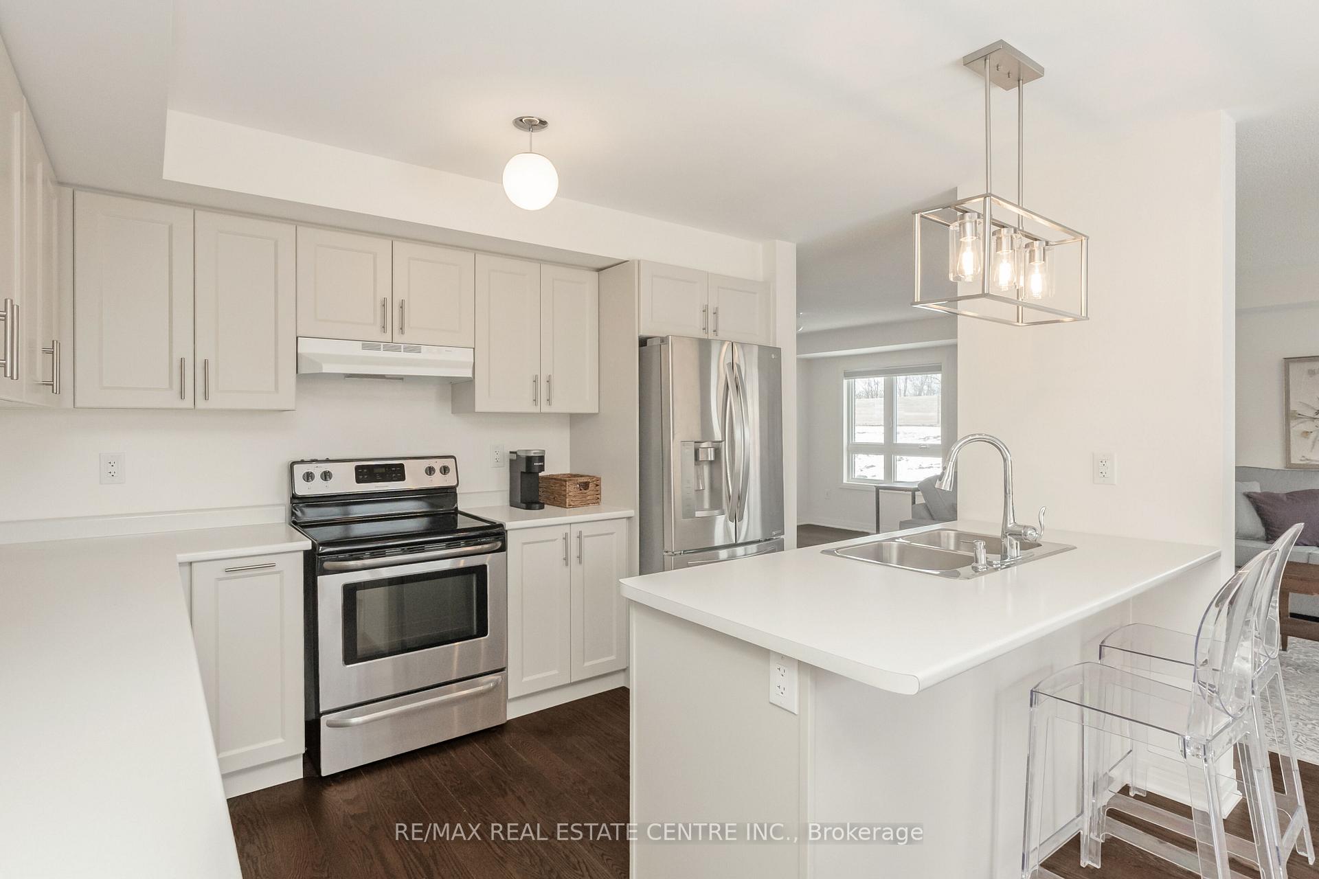 Photo 8 of 47 Caspian Square, Clarington, Bowmanville — HOMEH