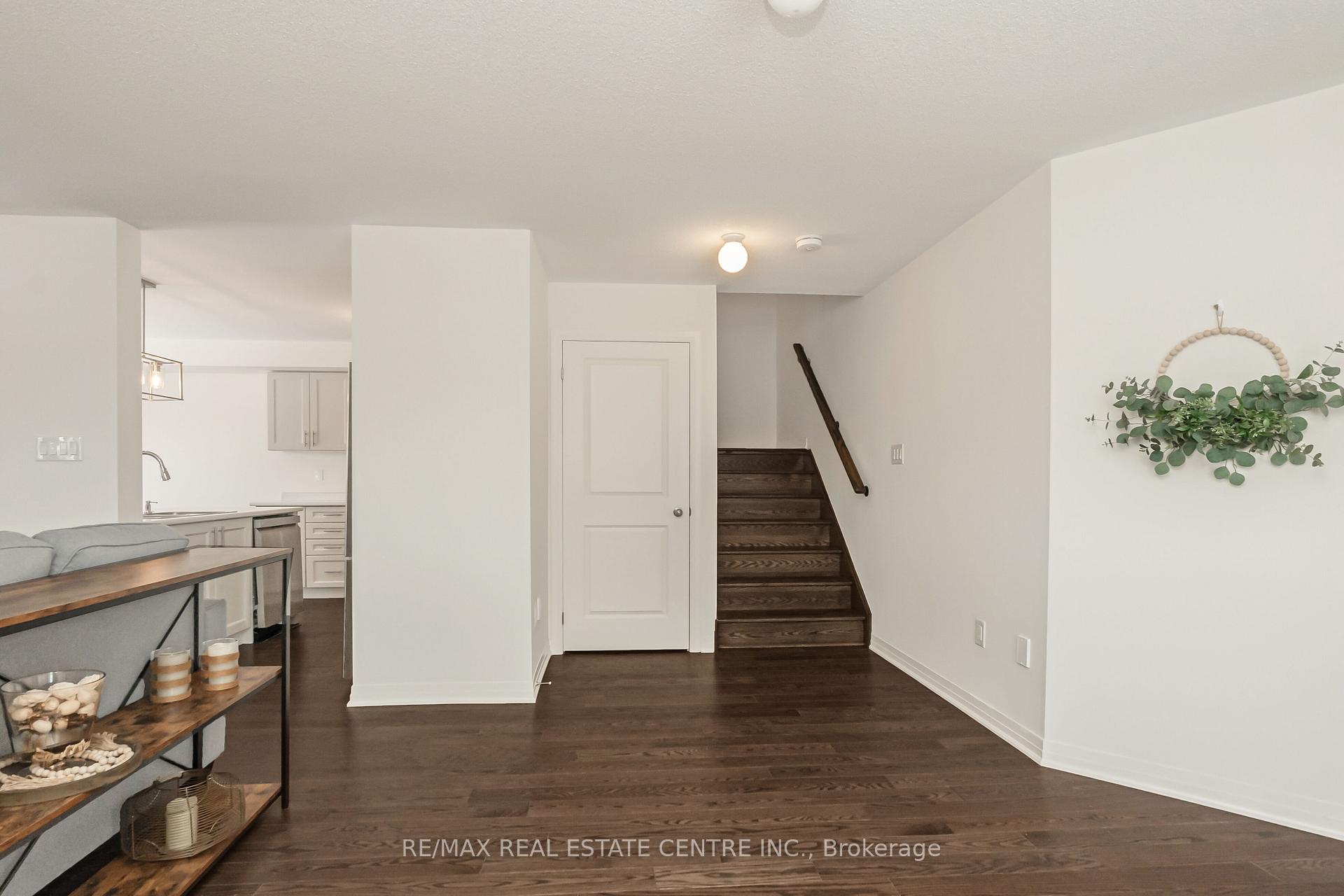 Photo 16 of 47 Caspian Square, Clarington, Bowmanville — HOMEH