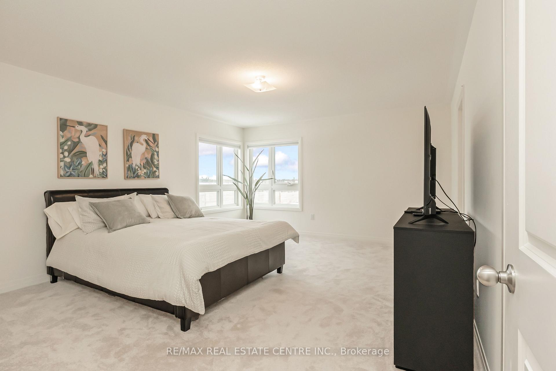 Photo 19 of 47 Caspian Square, Clarington, Bowmanville — HOMEH
