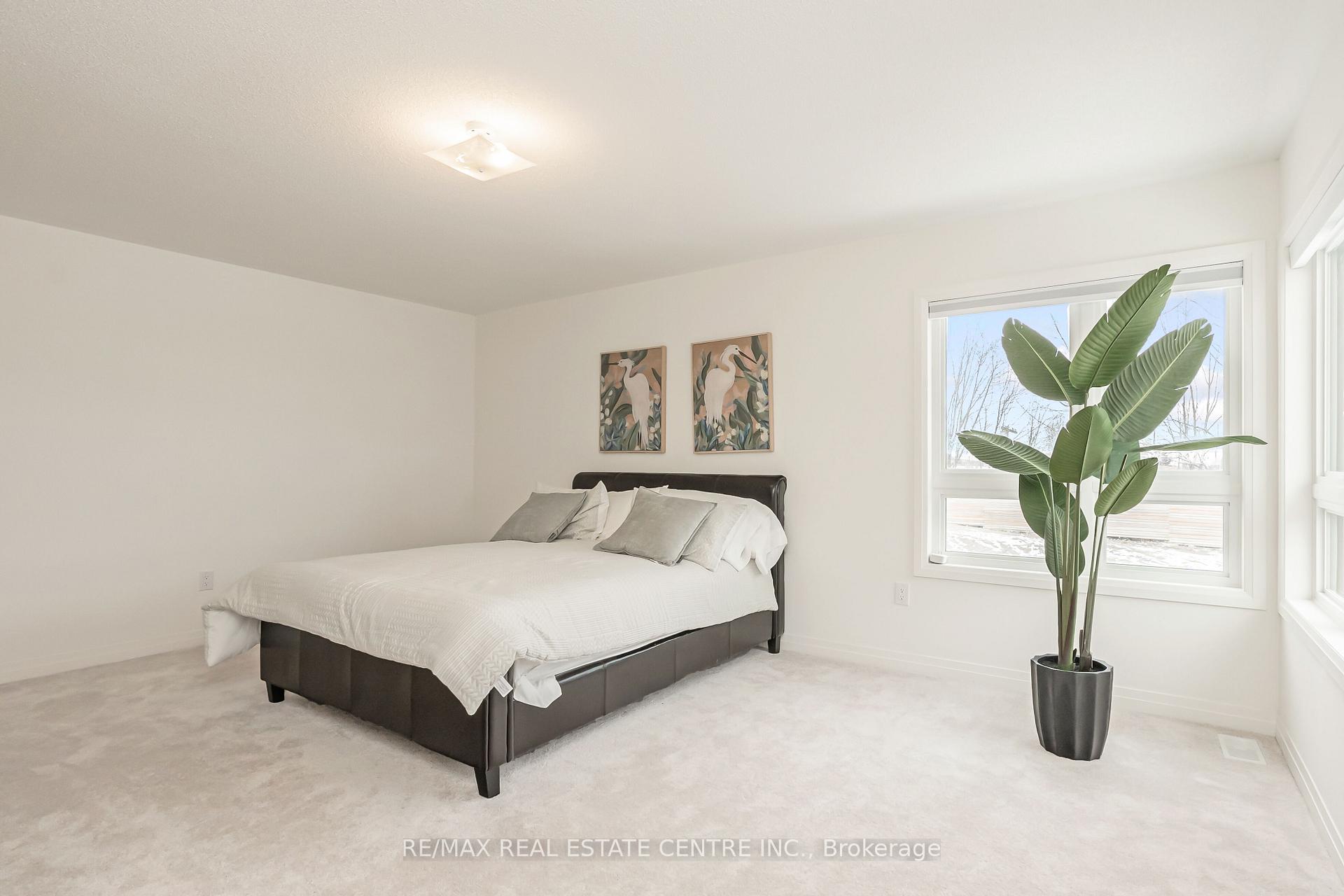 Photo 18 of 47 Caspian Square, Clarington, Bowmanville — HOMEH