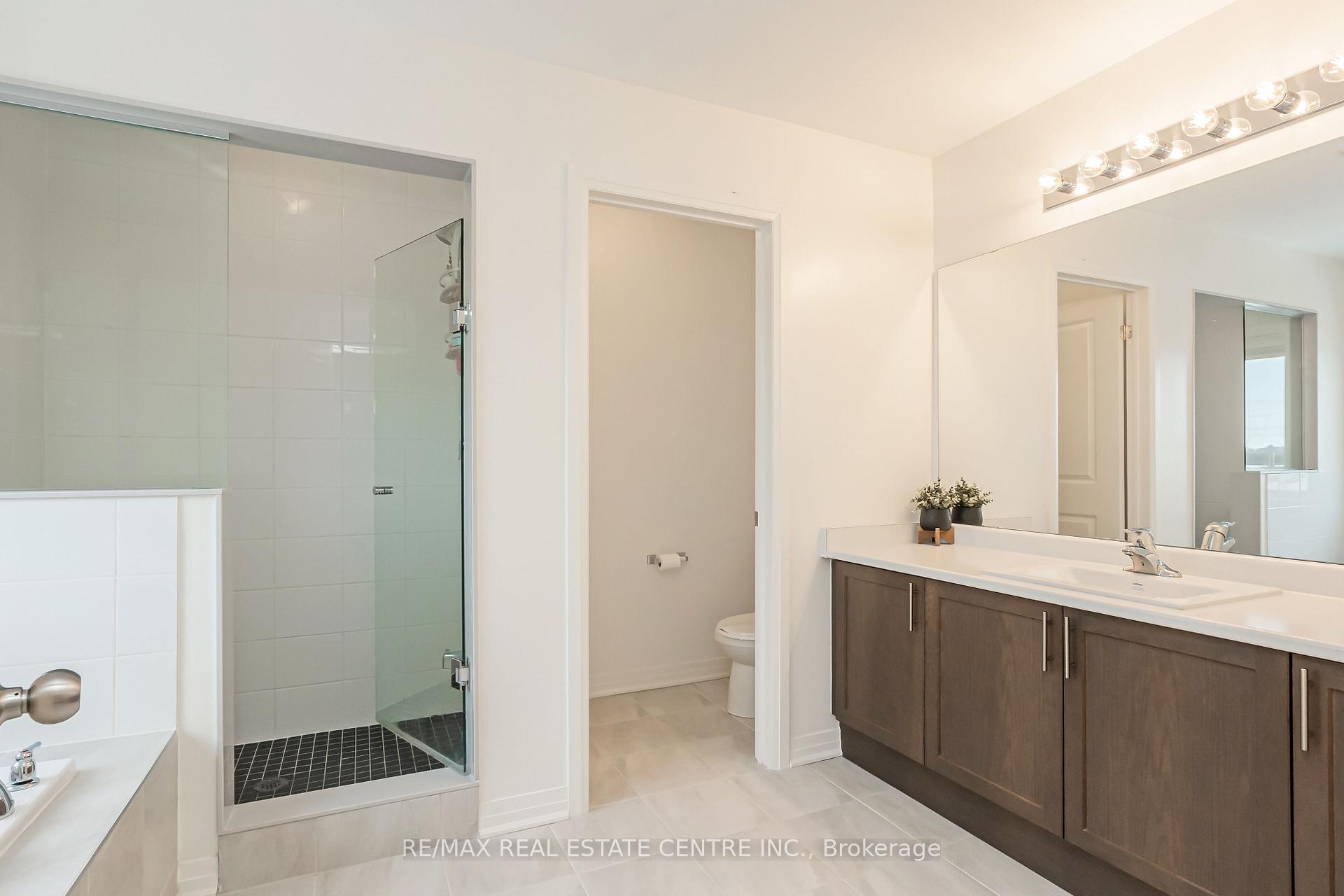 Photo 22 of 47 Caspian Square, Clarington, Bowmanville — HOMEH