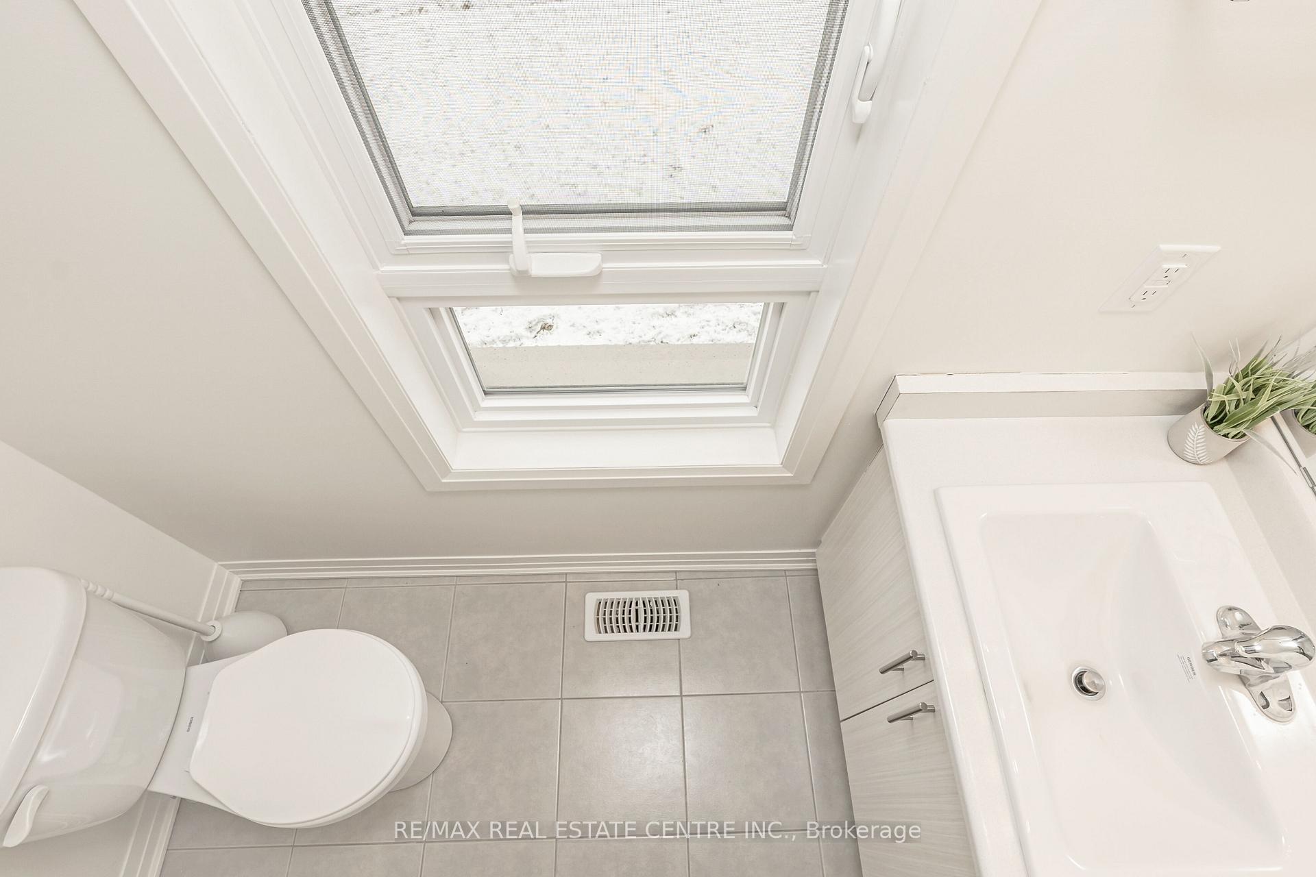 Photo 25 of 47 Caspian Square, Clarington, Bowmanville — HOMEH