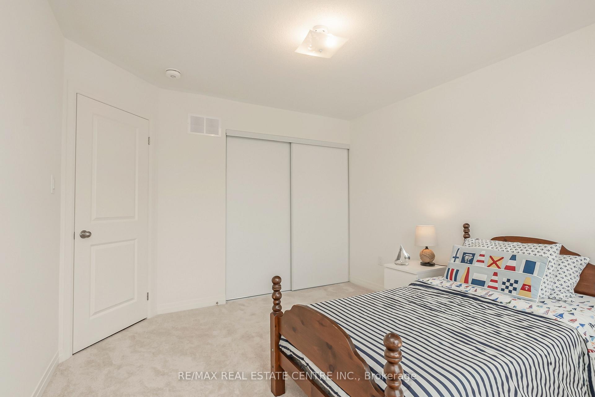 Photo 28 of 47 Caspian Square, Clarington, Bowmanville — HOMEH