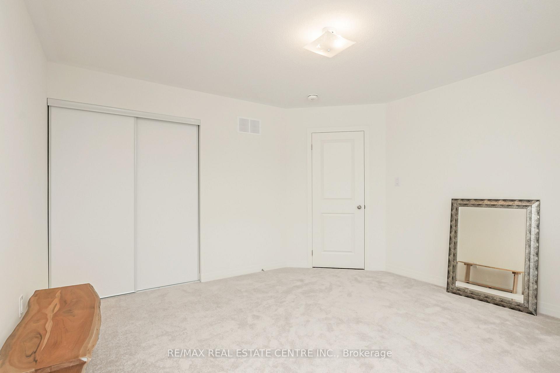 Photo 21 of 47 Caspian Square, Clarington, Bowmanville — HOMEH