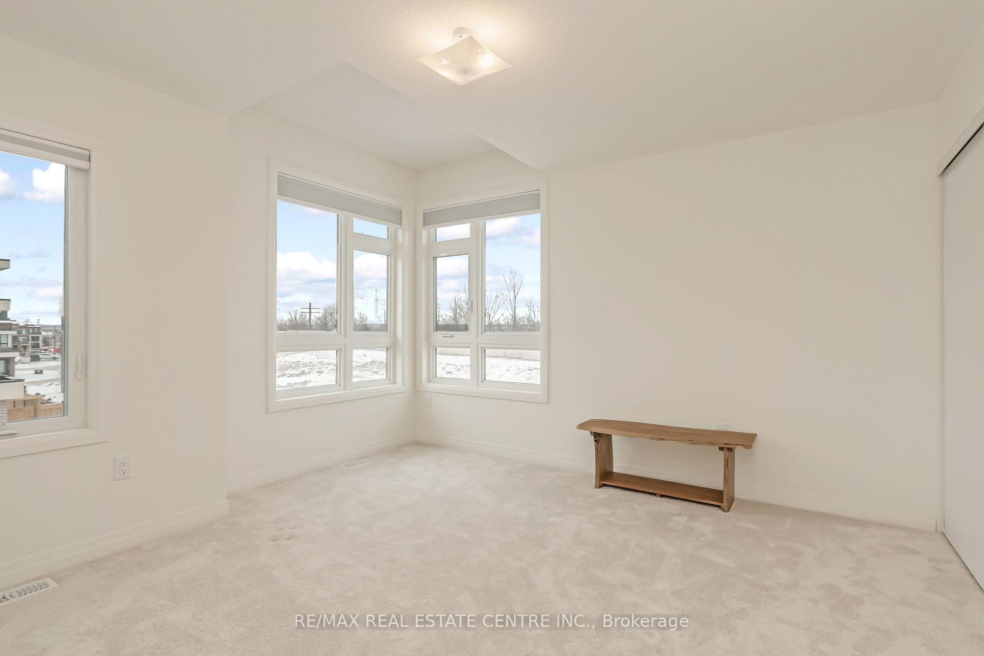 Photo 29 of 47 Caspian Square, Clarington, Bowmanville — HOMEH