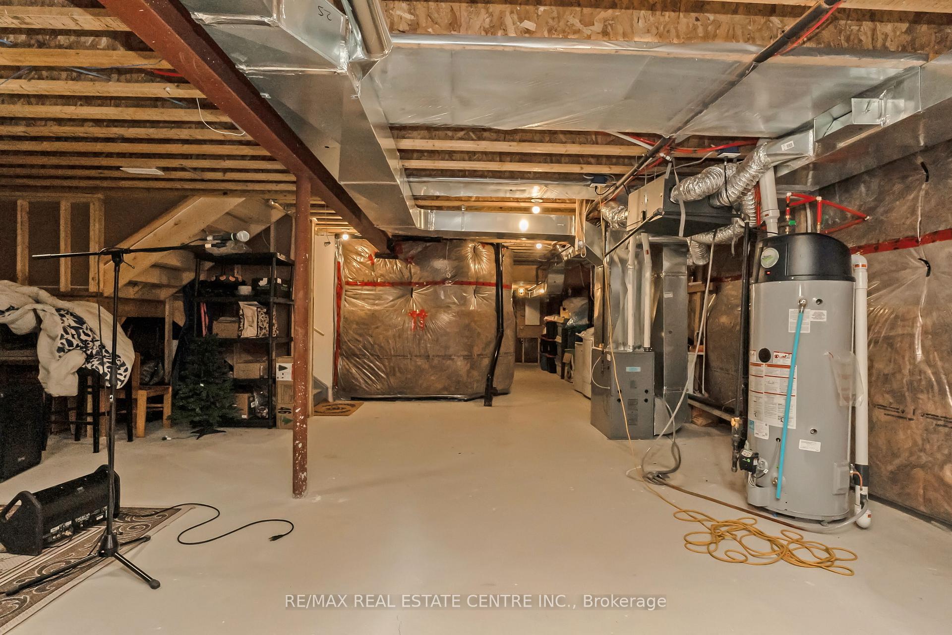 Photo 32 of 47 Caspian Square, Clarington, Bowmanville — HOMEH