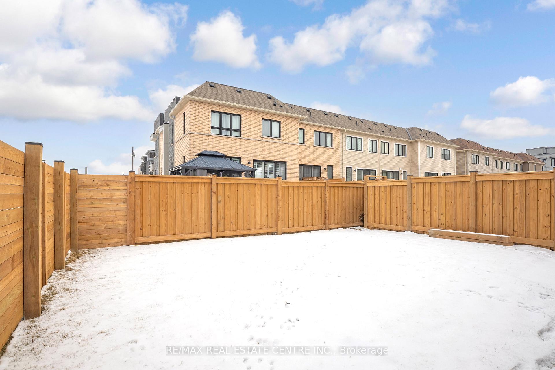 Photo 38 of 47 Caspian Square, Clarington, Bowmanville — HOMEH