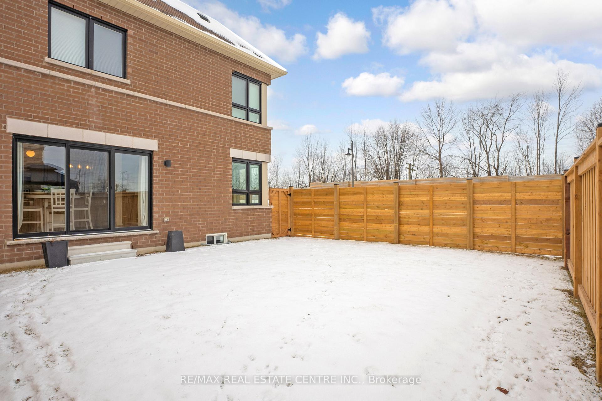 Photo 31 of 47 Caspian Square, Clarington, Bowmanville — HOMEH