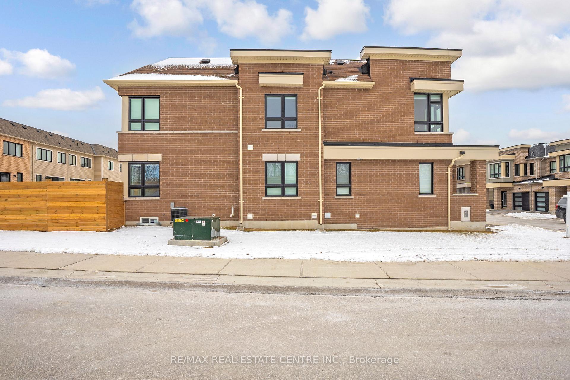 Photo 35 of 47 Caspian Square, Clarington, Bowmanville — HOMEH